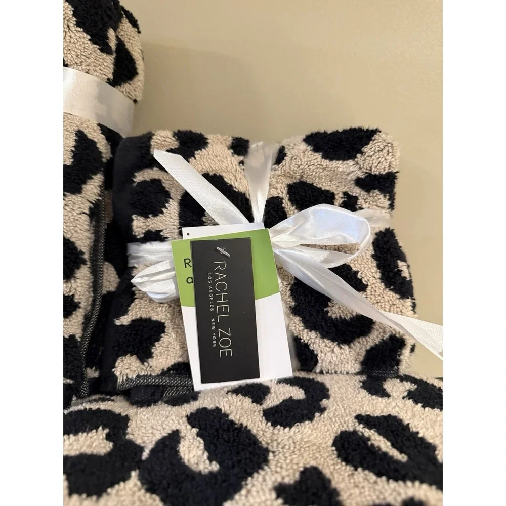 8-NWT RACHEL ZOE TAUPE AND BLACK LEOPARD DESIGN REVERSIBLE TOWEL SET